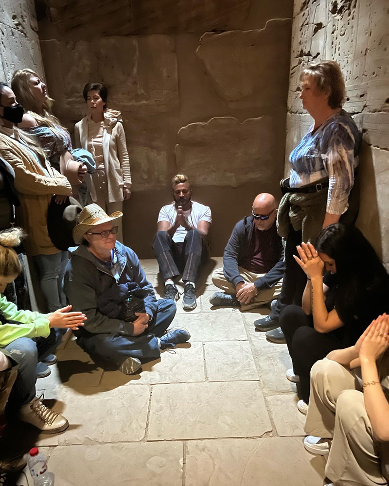 Riz channeling in the ancient temples, Egyt